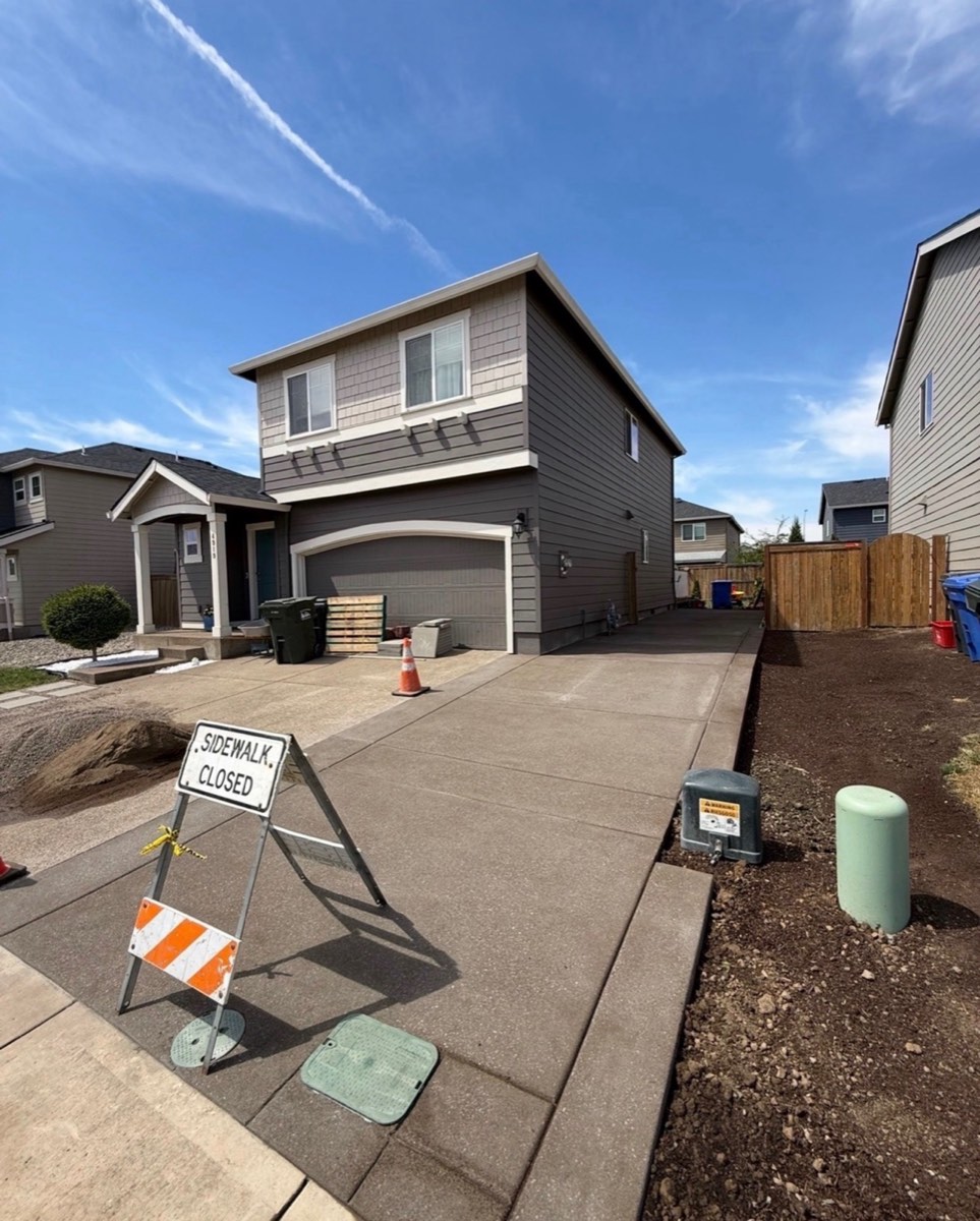 Concrete driveway pour Oregon