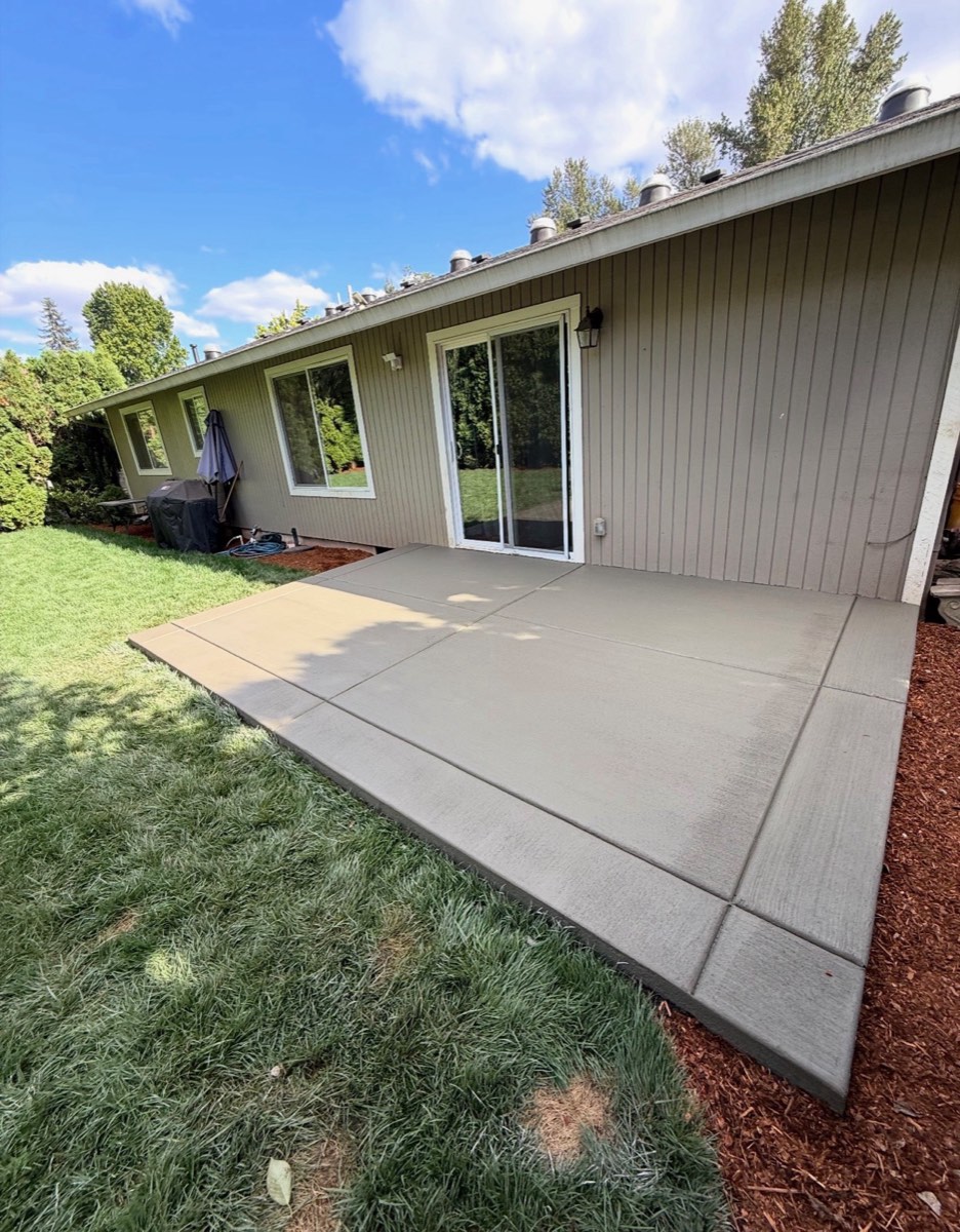 Curved stamped concrete patio Oregon
